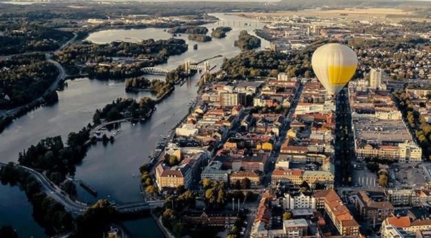 Nearby landmark, Bird's eye view, City view, River view
