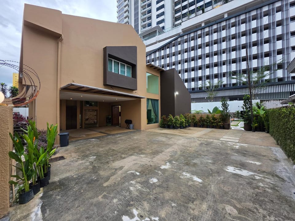 Property building, Facade/entrance