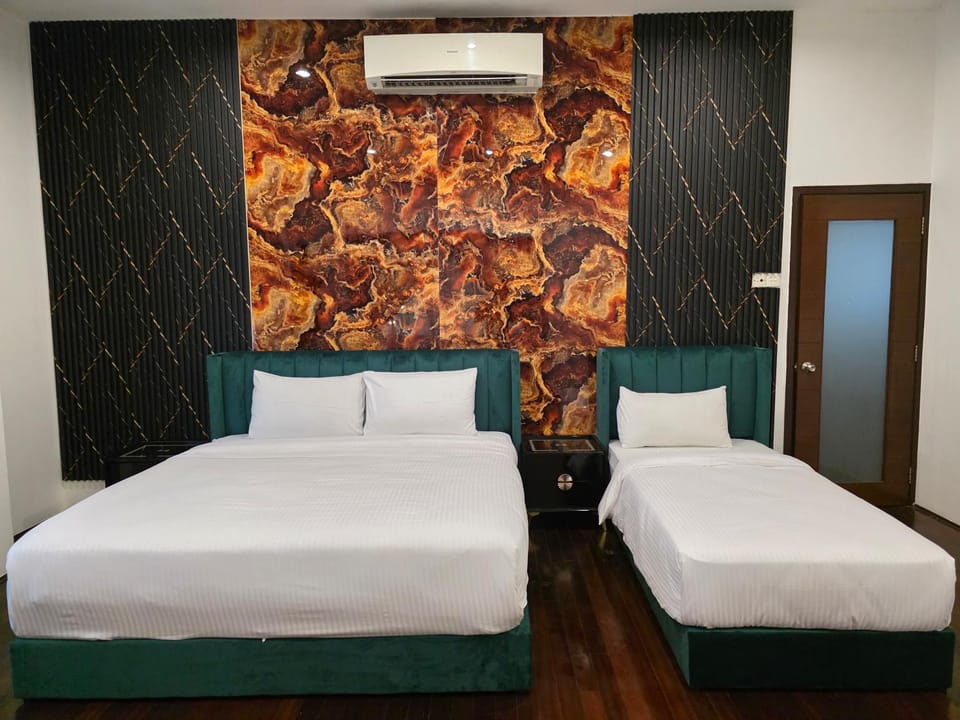 Bed, Photo of the whole room, Bedroom, air conditioner