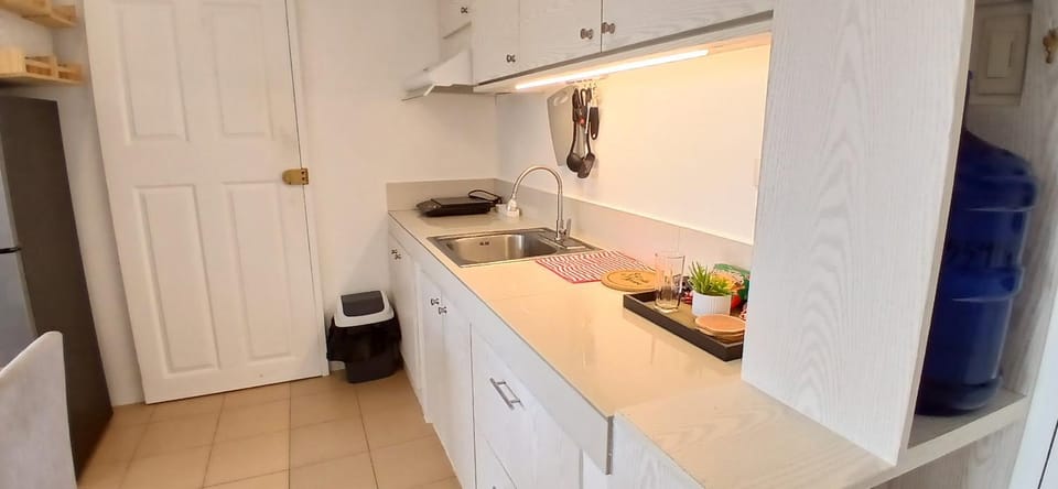 Kitchen or kitchenette, kitchen, kitchen