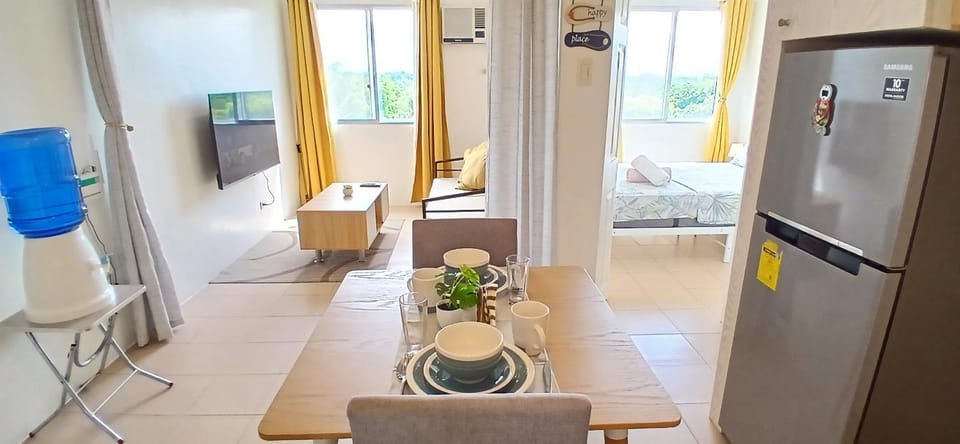 Kitchen or kitchenette, Seating area, Dining area