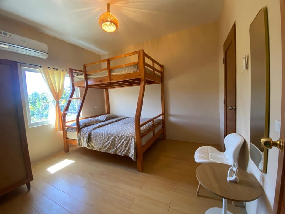 Bed, Photo of the whole room, Bedroom, bunk bed, air conditioner