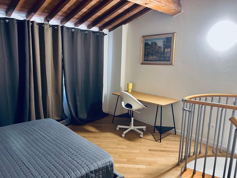 Bed, Photo of the whole room, Bedroom