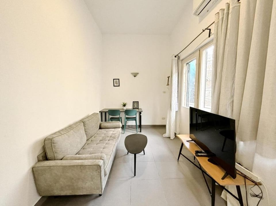HaYarkon Seaside - 1 Bedroom + Balcony By Vacay Apartment in Tel Aviv-Yafo