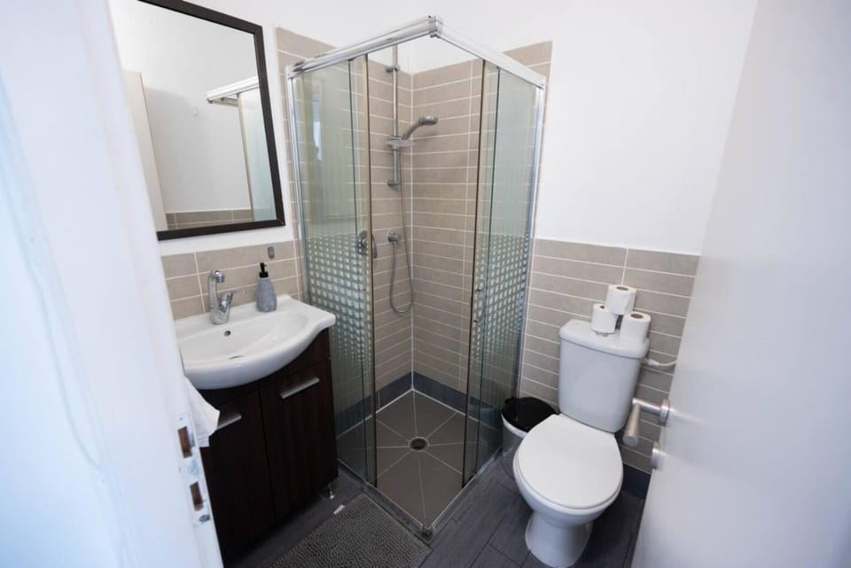 HaYarkon Seaside - 1 Bedroom + Balcony By Vacay Apartment in Tel Aviv-Yafo