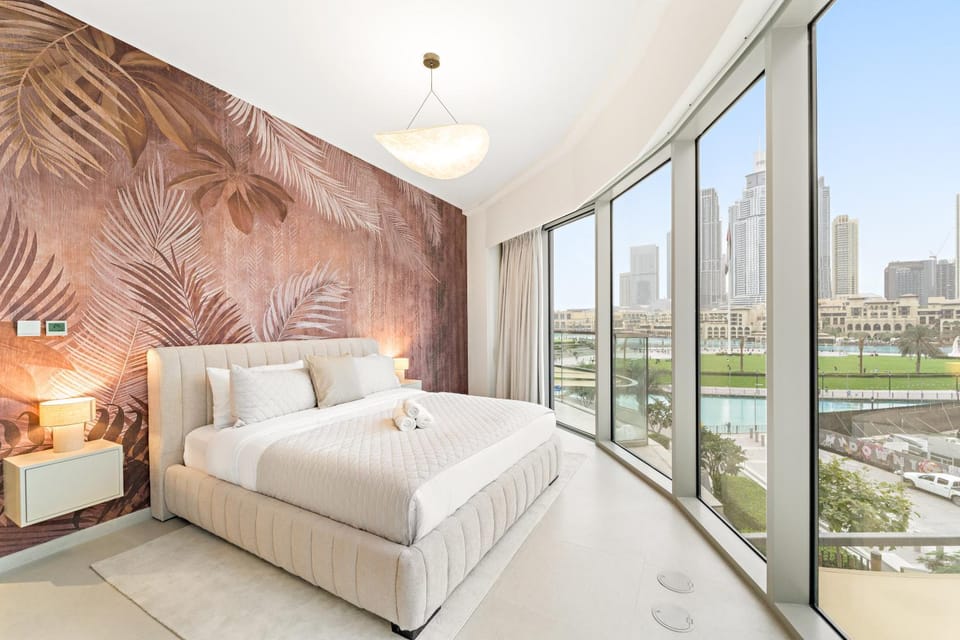 Bed, Bedroom, City view, Pool view