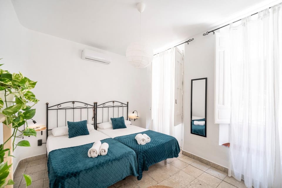 Bed, Balcony/Terrace, Photo of the whole room, Bedroom, heating, storage, towels, wardrobe, air conditioner