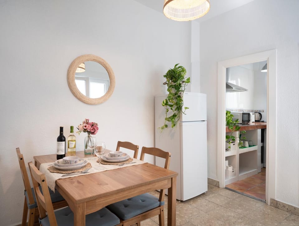 Photo of the whole room, Seating area, Dining area