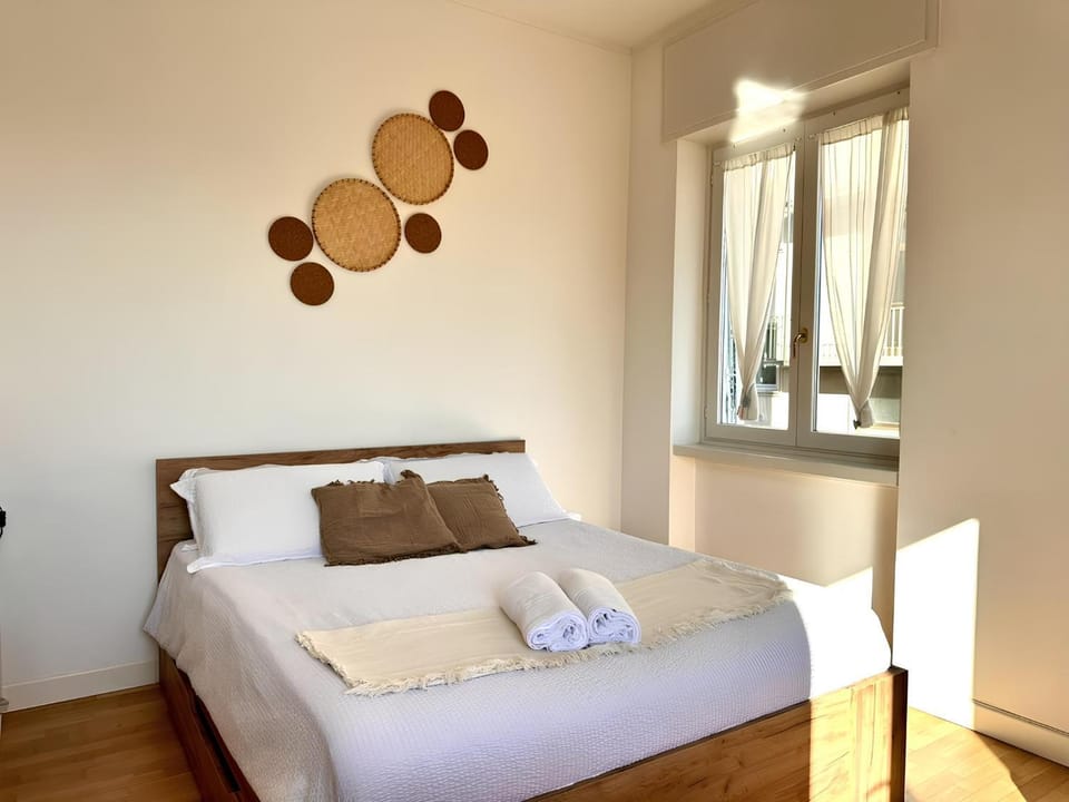 Bed, Photo of the whole room, towels