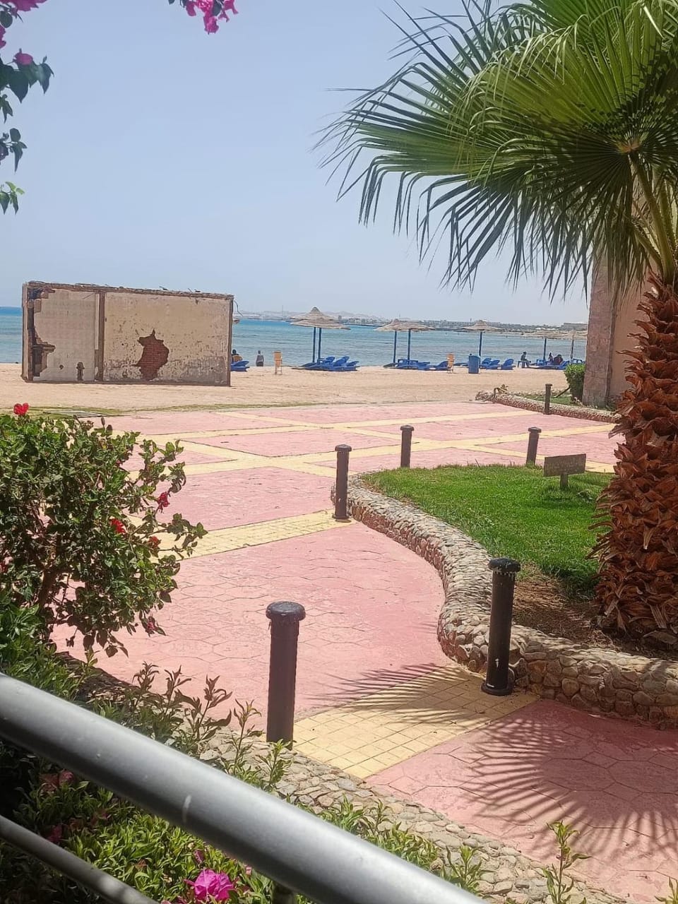 Beachfront Cozy Flat 10 minutes from air port, Free WIFI Apartment in Hurghada
