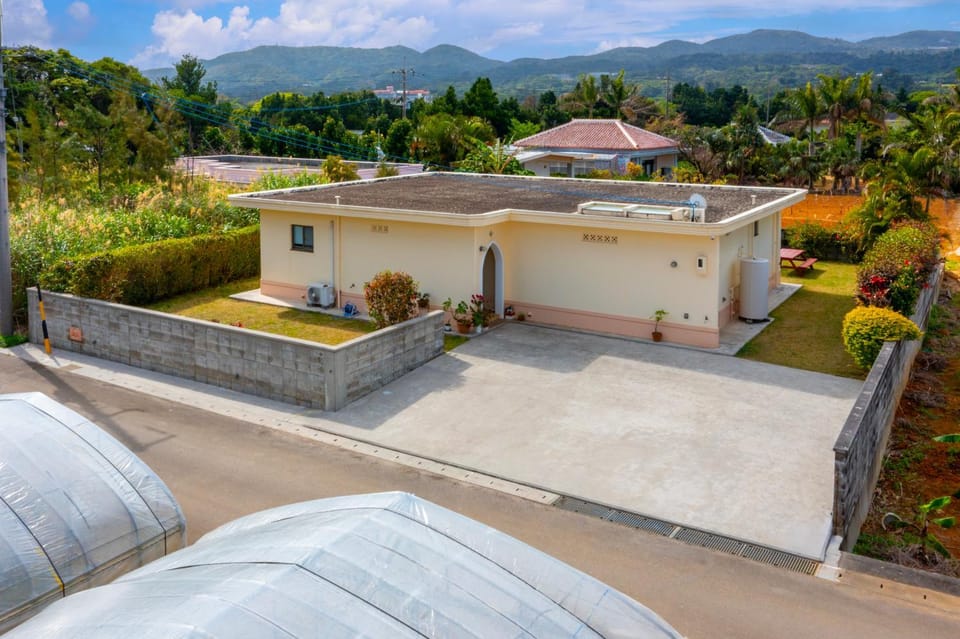 最大12名 広々庭付き ビーチ近く BBQ可 満天の星を楽しむ宿 やどかりハウス Yadokari House House in Okinawa Prefecture