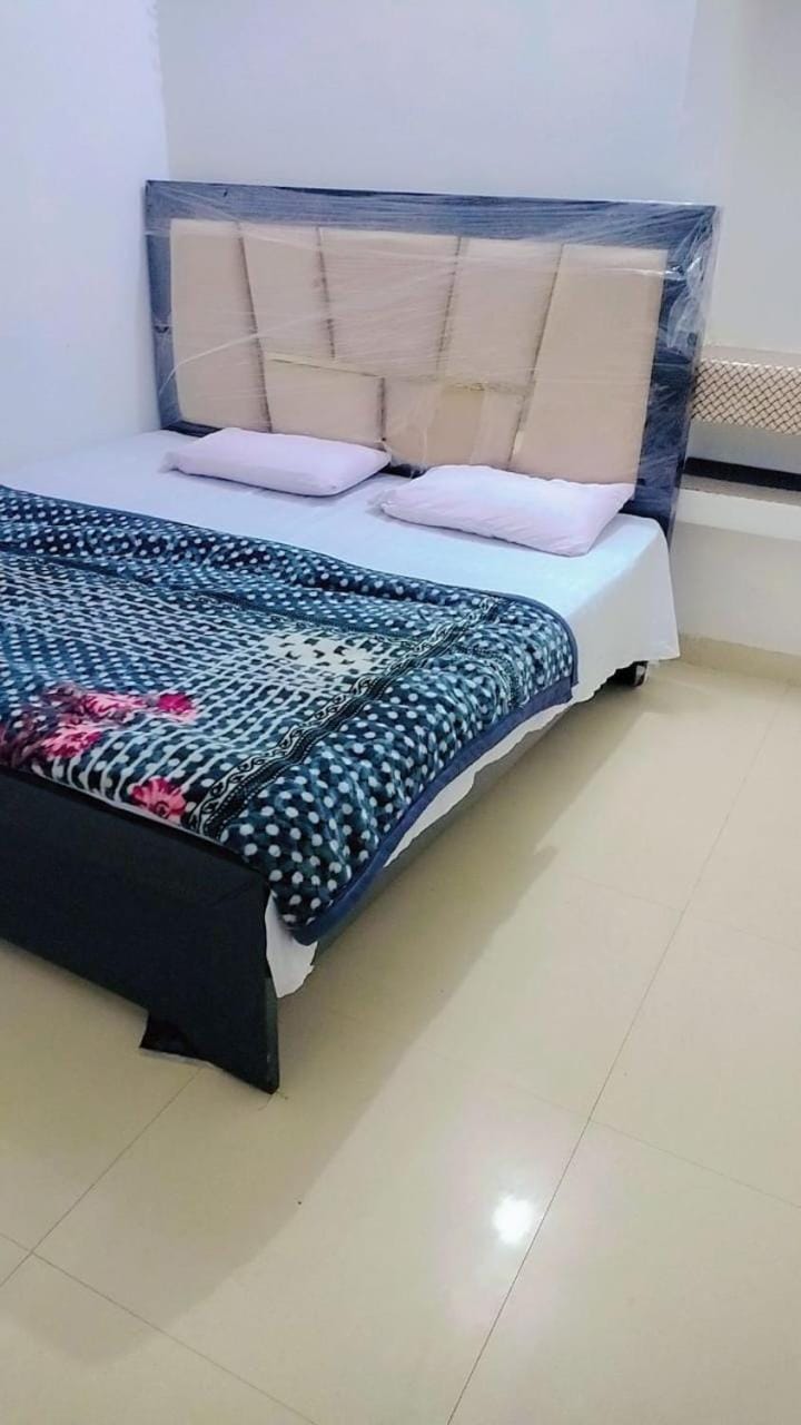 GIRDHAR GUEST House Vacation rental in Uttar Pradesh