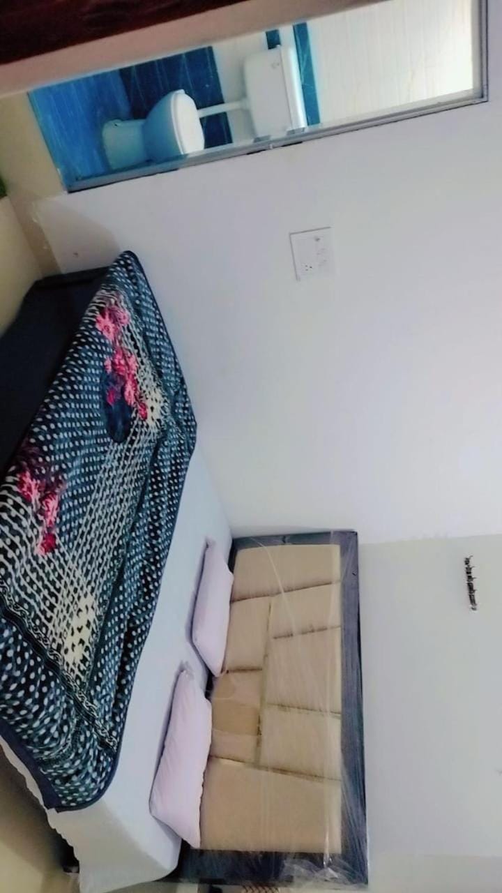 GIRDHAR GUEST House Vacation rental in Uttar Pradesh