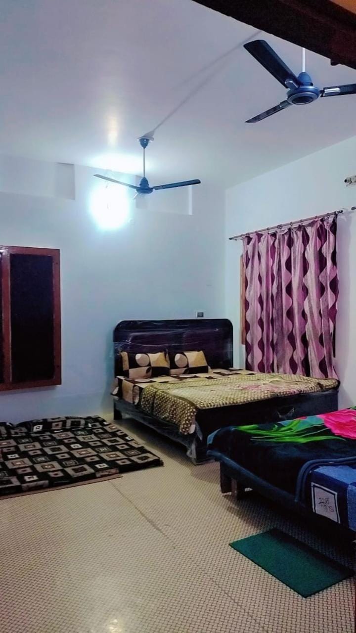 GIRDHAR GUEST House Vacation rental in Uttar Pradesh