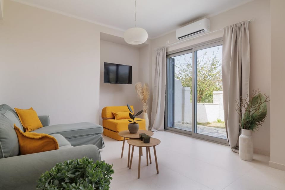 TV and multimedia, Living room, Seating area, air conditioner