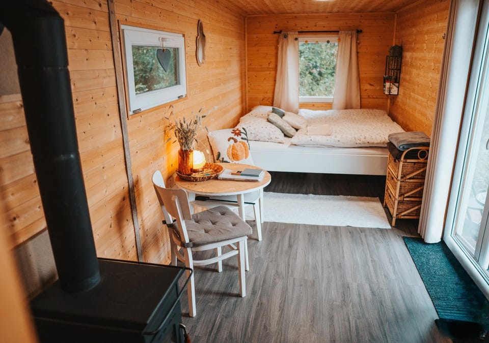 Útulná maringotka uprostřed přírody pro dokonalý odpočinek ve dvou Campground/ 
RV Resort in Czechia