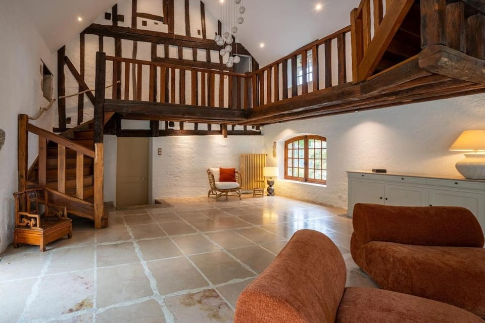 Le Clos des Moriers 2 hours from Paris-Piscine-12 pers Villa in Blois