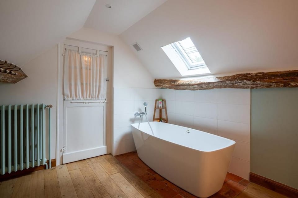 Le Clos des Moriers 2 hours from Paris-Piscine-12 pers Villa in Blois