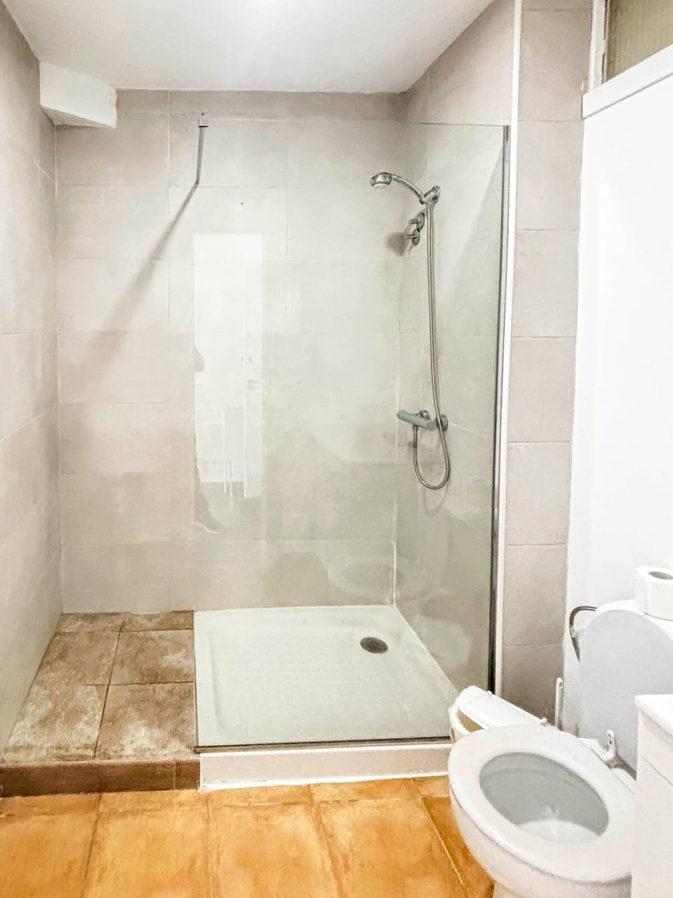 Shower, Toilet, Bathroom, towels