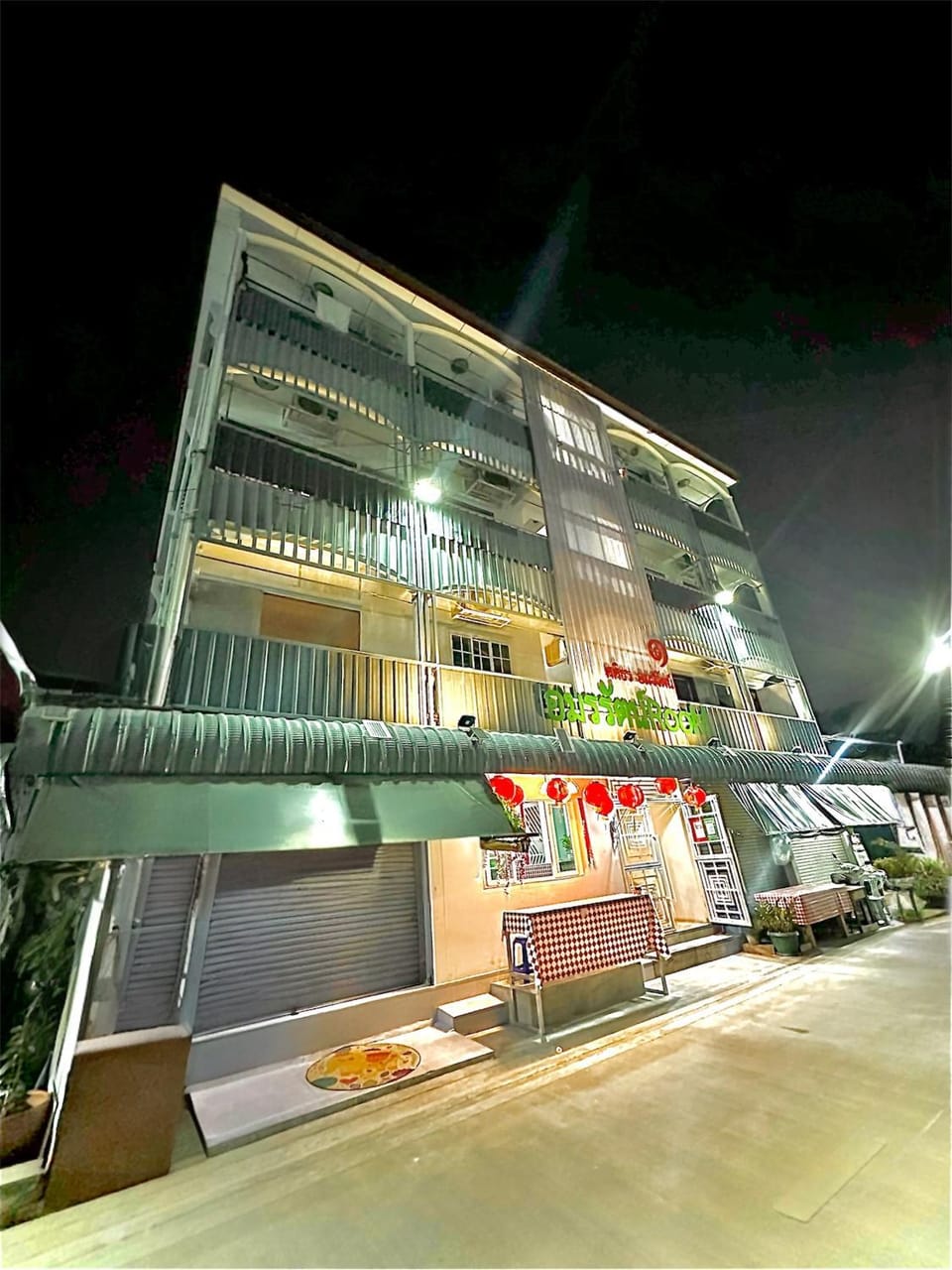 อมรรัตน์Room Apartment in Laos