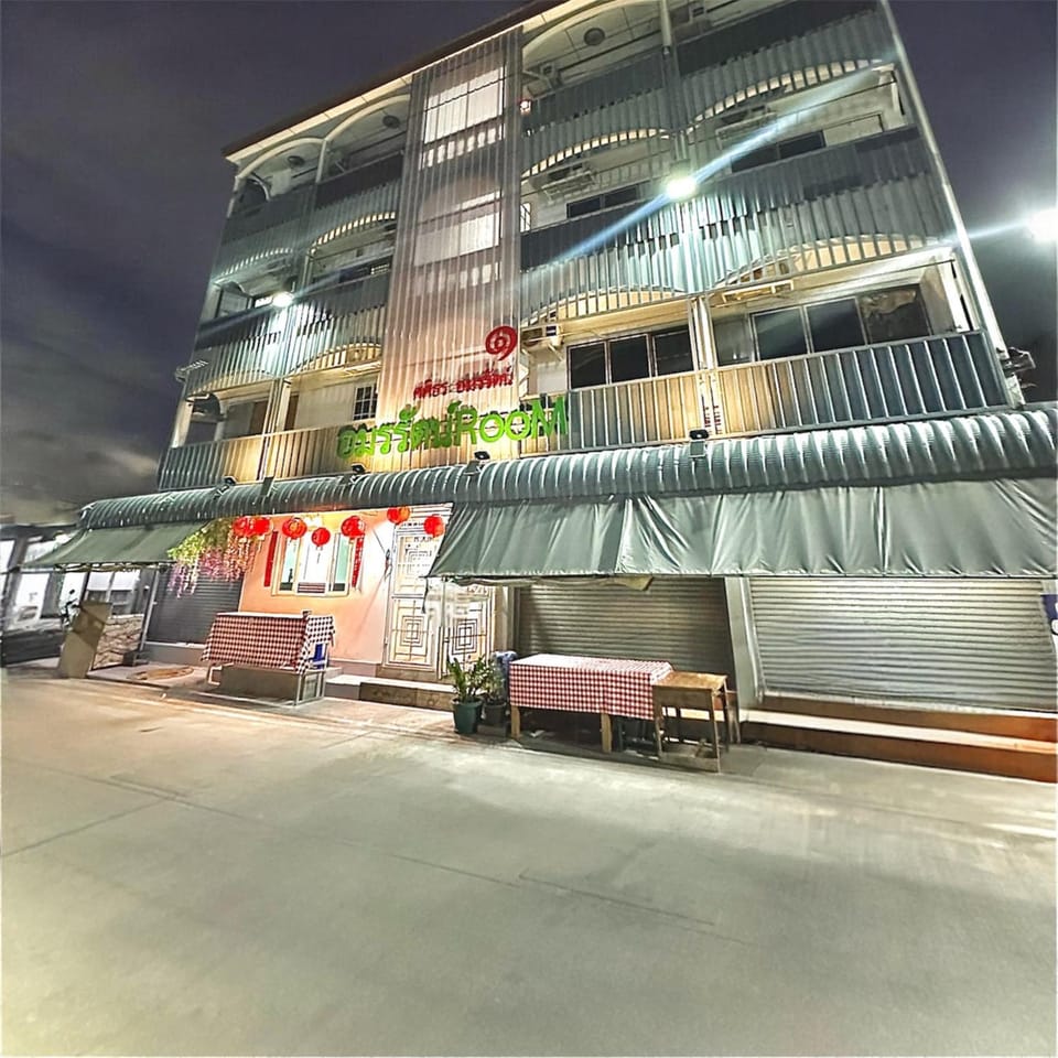 อมรรัตน์Room Apartment in Laos