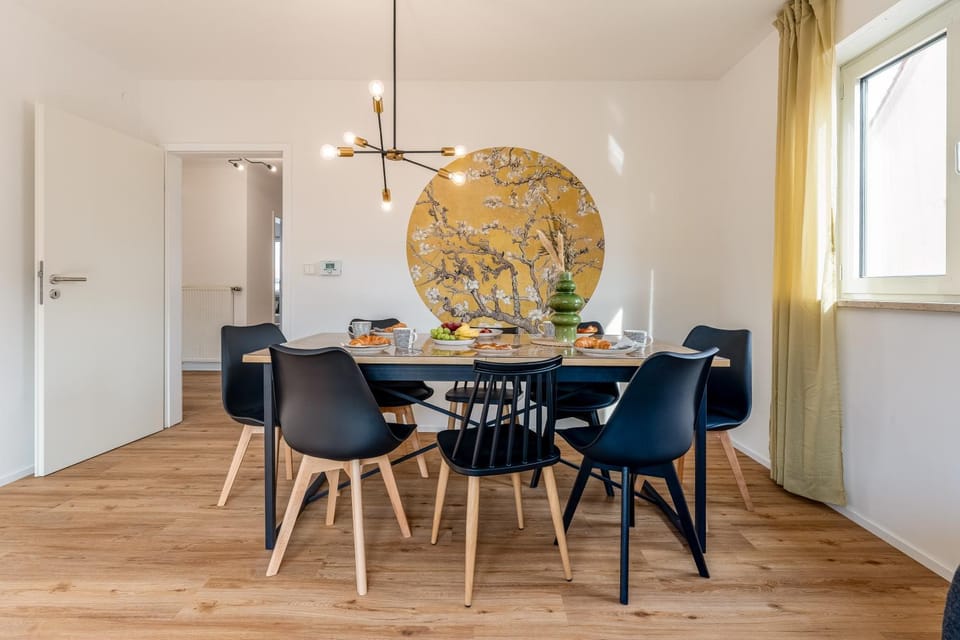 Seating area, Dining area