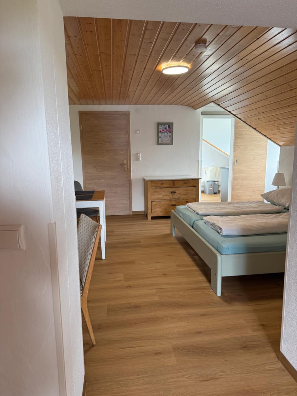 Bed, Photo of the whole room, Bedroom