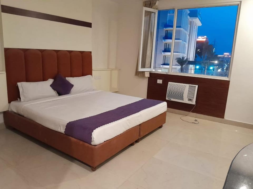 Bed, Photo of the whole room, Bedroom, internet, air conditioner