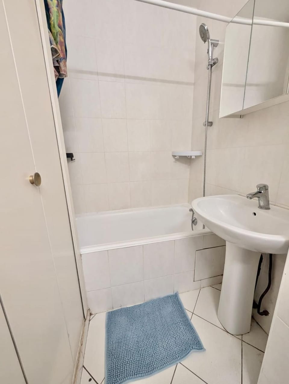 Spacious 80m2 Apartment - 8th Floor, Free Parking, Sleeps 5 Apartment in Grenoble