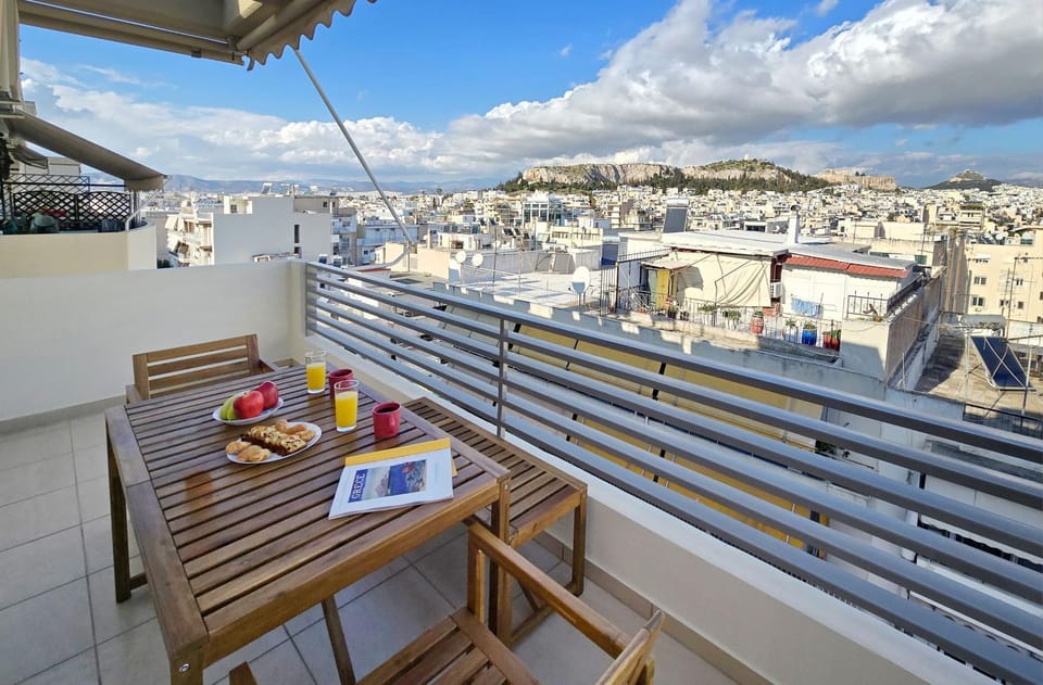 Day, View (from property/room), Balcony/Terrace, Balcony/Terrace, Dining area, City view, Mountain view