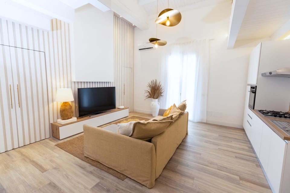TV and multimedia, Kitchen or kitchenette, Living room, Seating area, Evening entertainment
