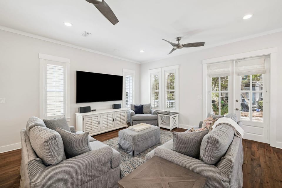 Patio, TV and multimedia, Living room, Family