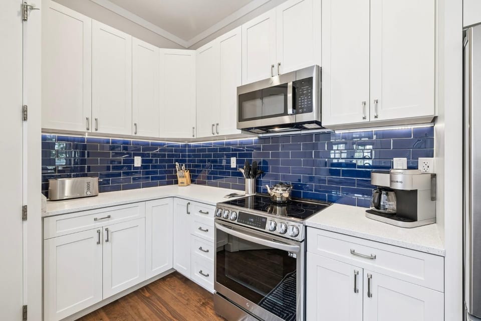 Kitchen or kitchenette, kitchen