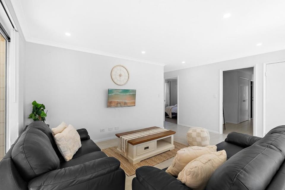 Spacious 4 Bedroom house in Southern River House in Harrisdale