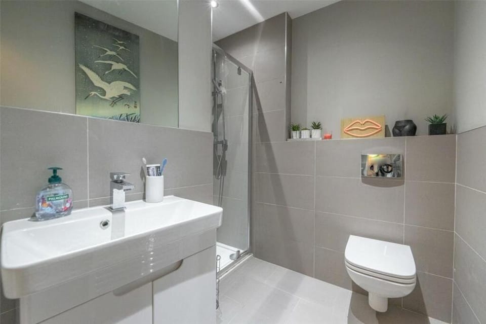 Modern Main Door Flat Edinburgh City Center Apartment in Edinburgh