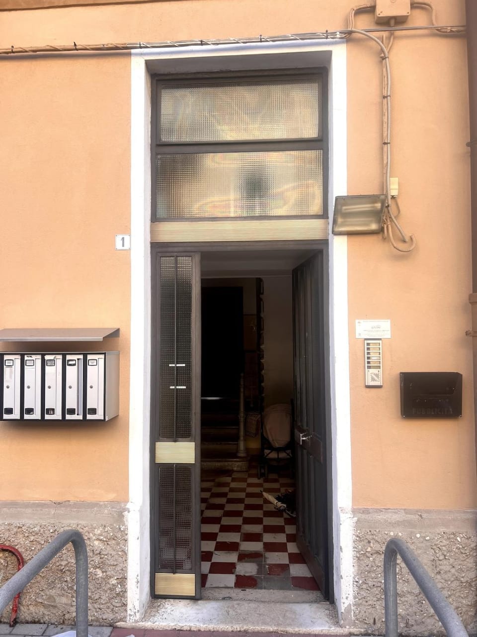 Facade/entrance