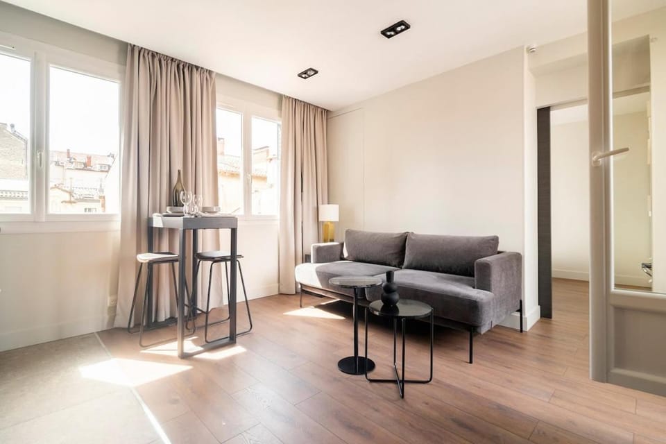 Stardust Comédie - Élégant Confort & Terrasse Apartment in Montpellier