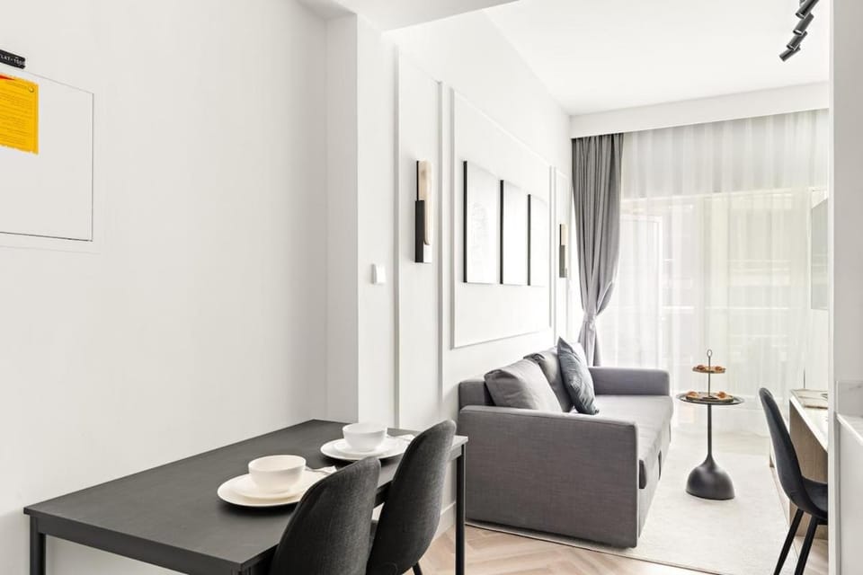 Central Downtown Studio by Burj Khalifa & Mall Apartment in Dubai