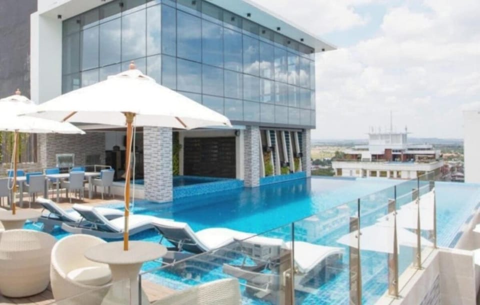 Sheryll Escapes - One Euphoria studio Netflix Wifi & swimming pool Apartment in Angeles