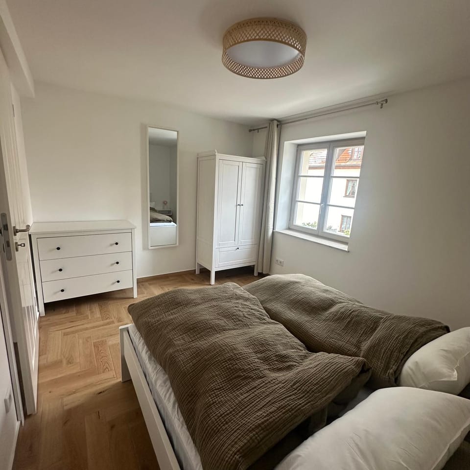 Bed, Photo of the whole room, Bedroom, internet, wardrobe