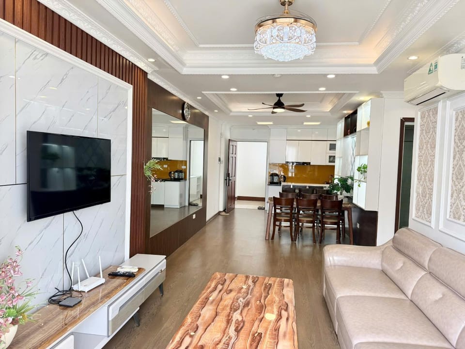 Communal lounge/ TV room, TV and multimedia, Living room, Seating area, Dining area, Evening entertainment, air conditioner