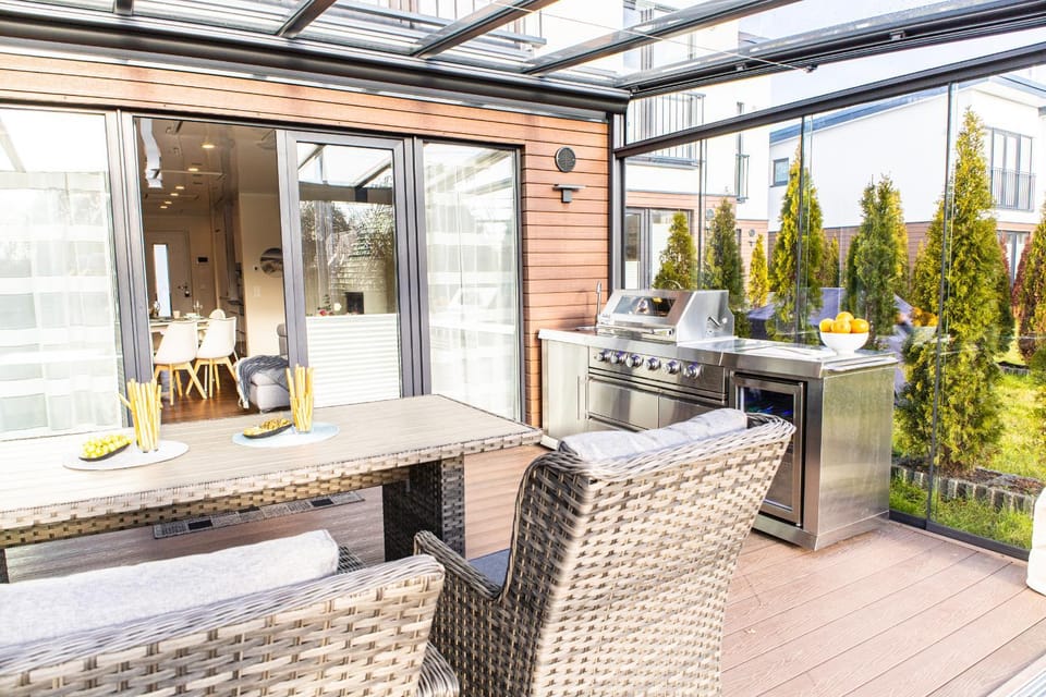 Spring, Day, BBQ facilities, Balcony/Terrace, Seating area, Dining area, Garden view
