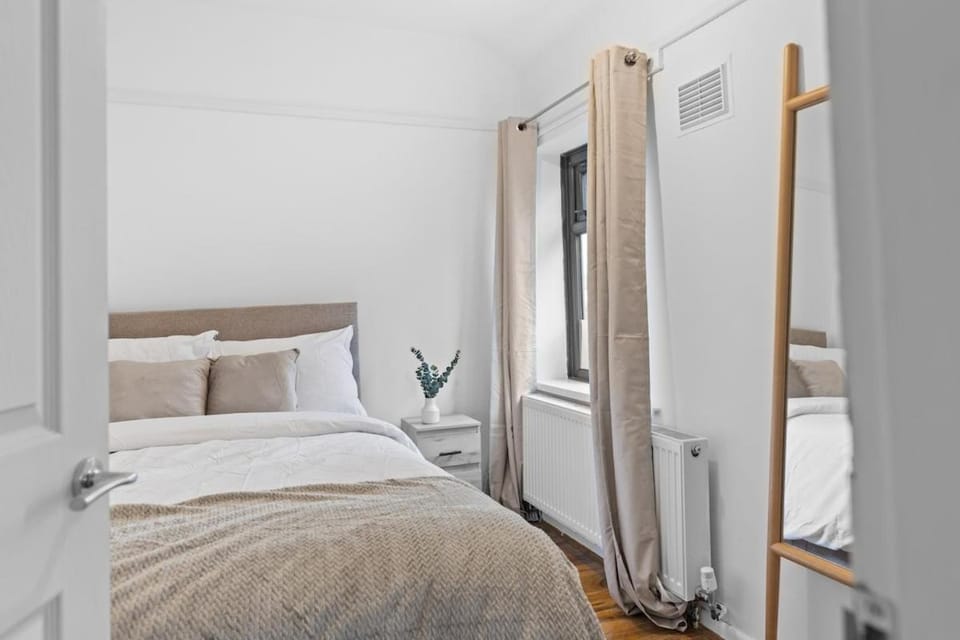 Bed, Photo of the whole room, Bedroom, towels, wardrobe