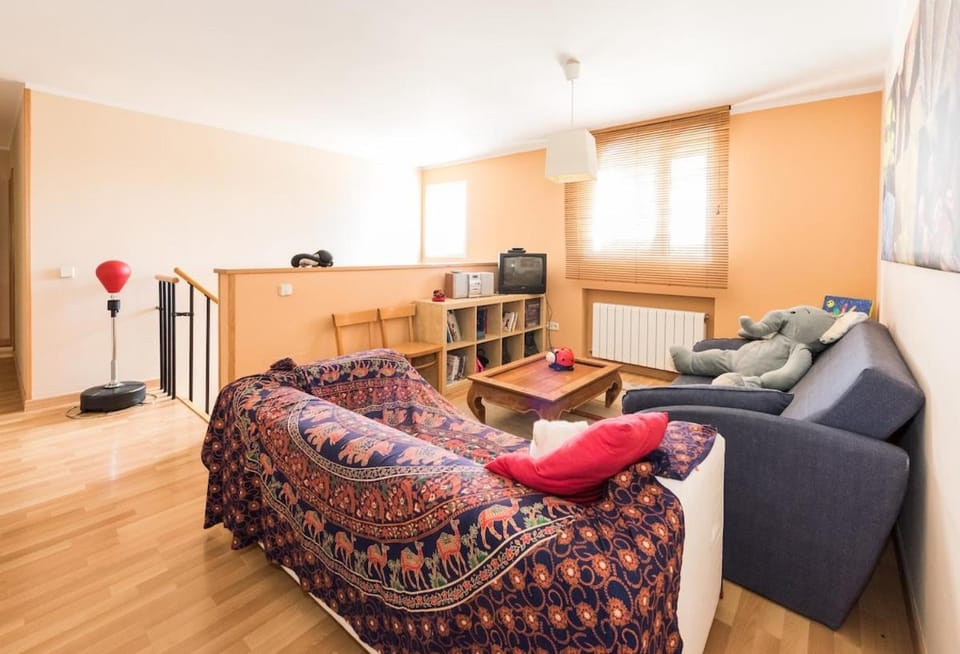 TV and multimedia, Living room, Seating area