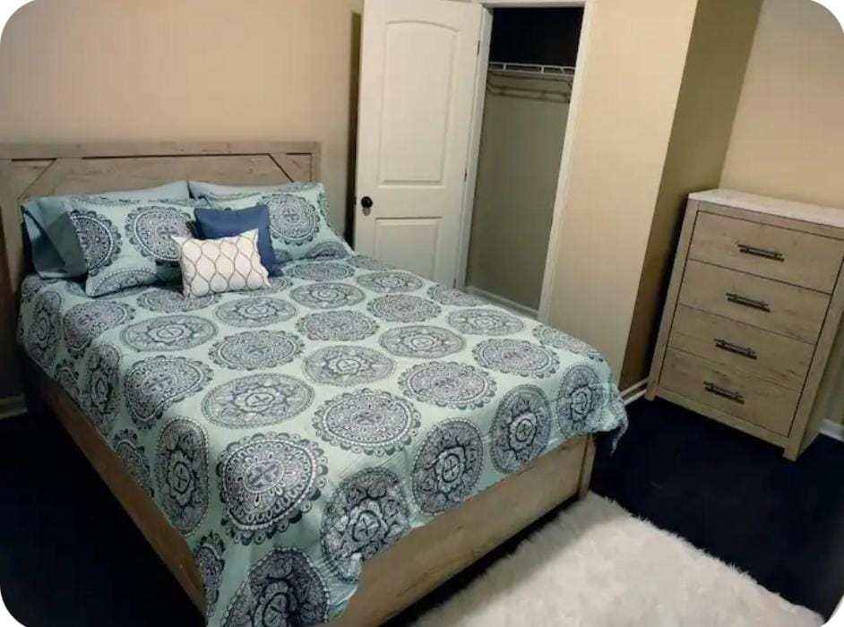 Bed, Photo of the whole room, Bedroom