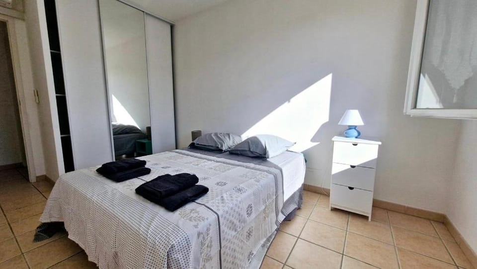 Bed, Photo of the whole room, Bedroom, towels, wardrobe