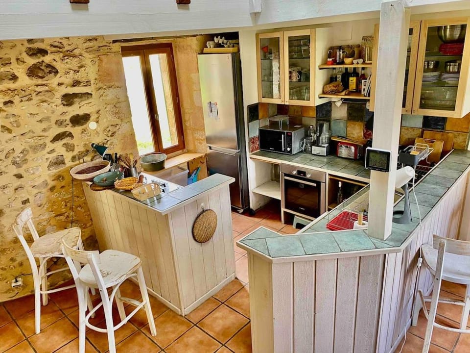 Kitchen or kitchenette, Lounge or bar