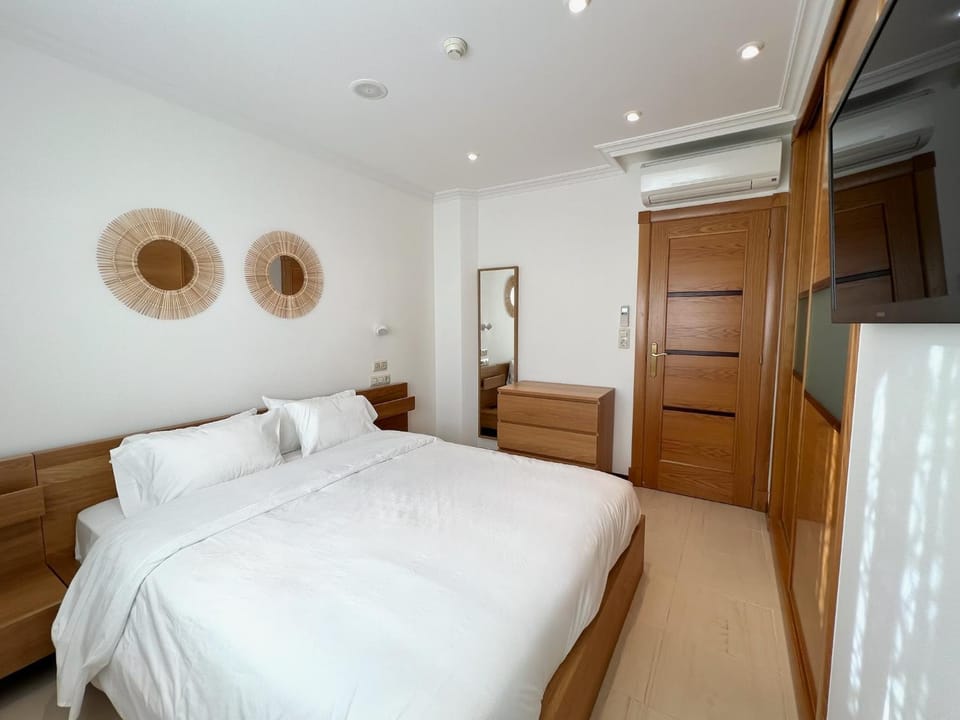 Bed, TV and multimedia, storage, wardrobe, air conditioner