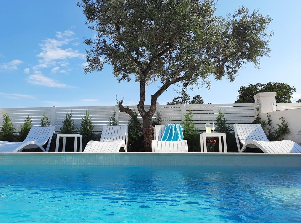 Day, Pool view, Swimming pool, sunbed