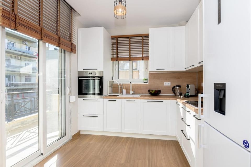 Coffee/tea facilities, Kitchen or kitchenette, oven, stove, toaster